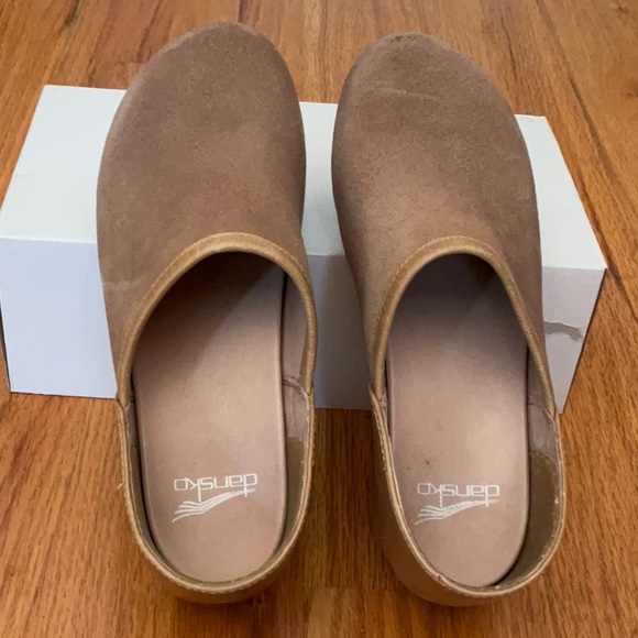 Dansko Tan Mules Comfortable Suede Clogs - Picture 3 of 5